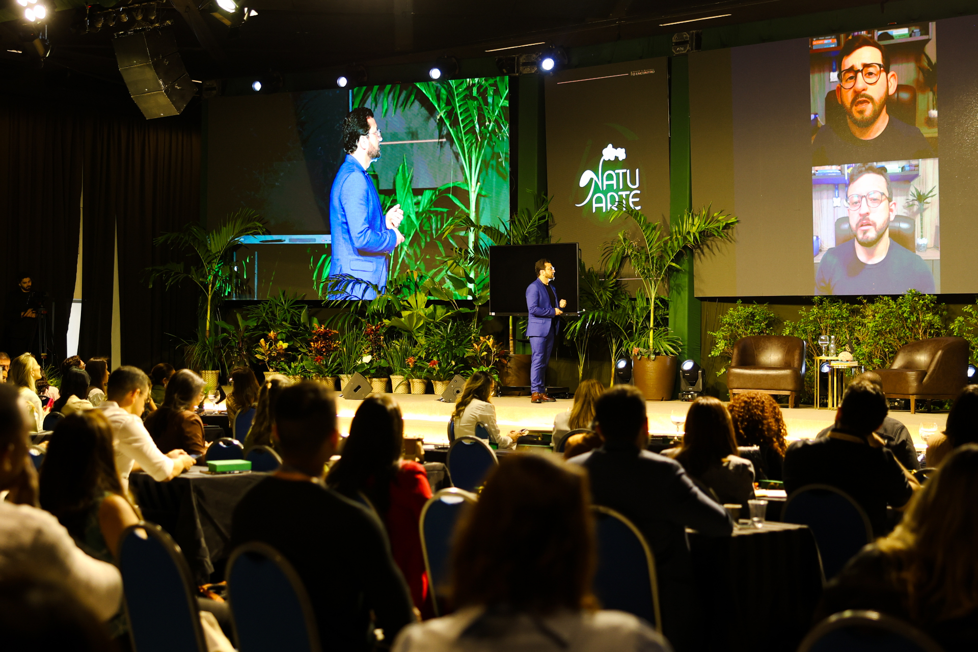 Dr. Julio Gazolla no palco de um congresso médico